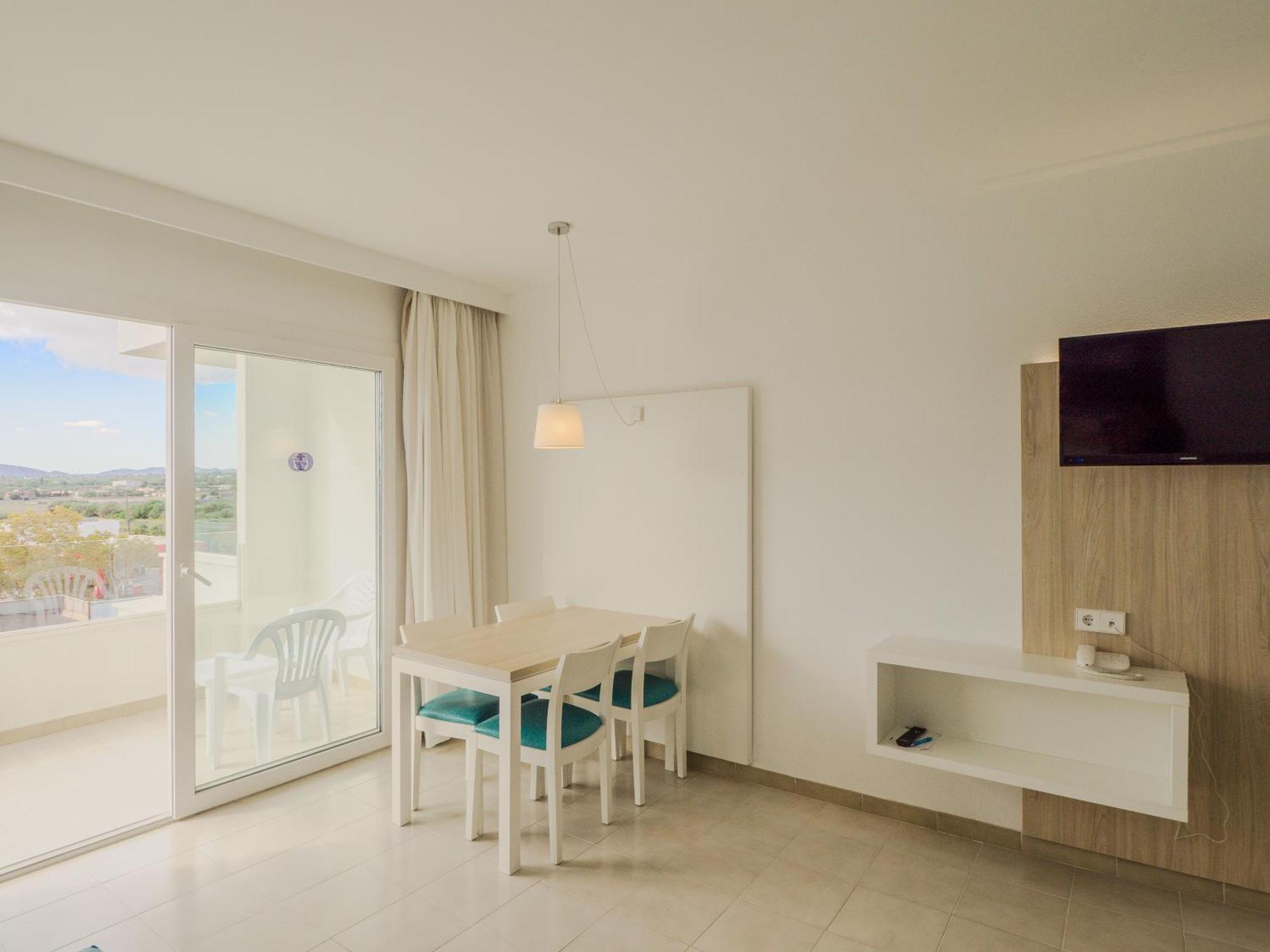 Apartamentos La Santa Maria Cala Millor  Bagian luar foto