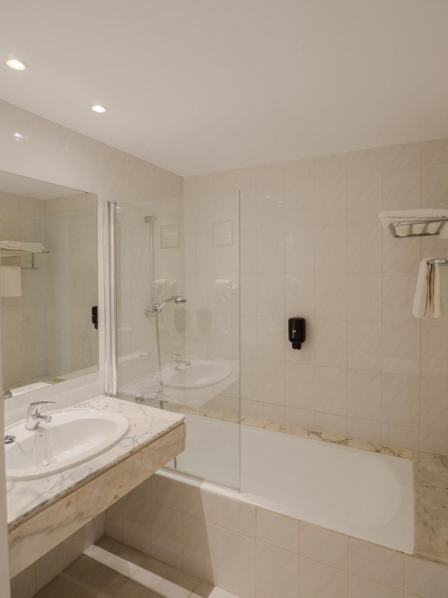 Apartamentos La Santa Maria Cala Millor  Bagian luar foto