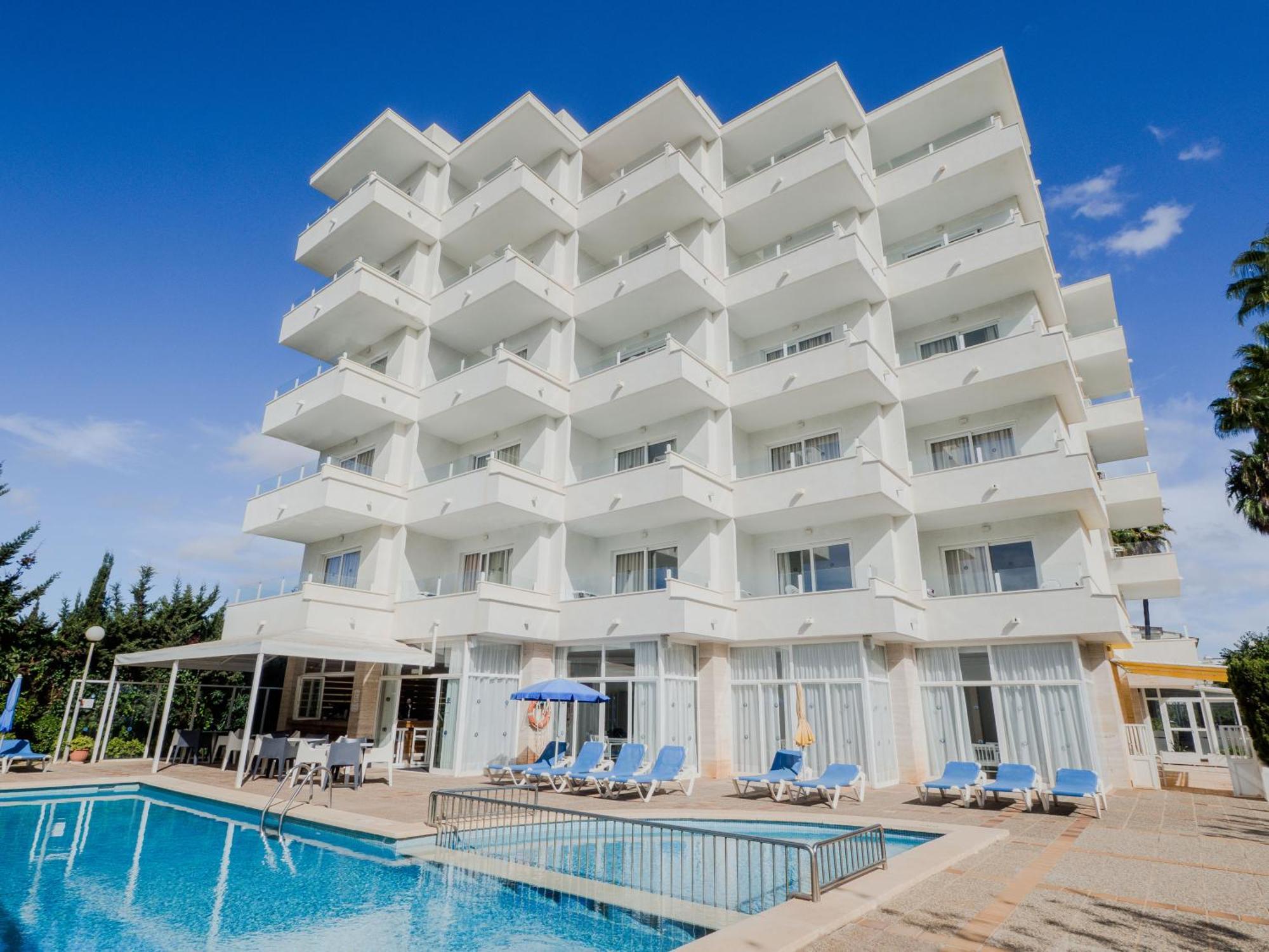 Apartamentos La Santa Maria Cala Millor  Bagian luar foto